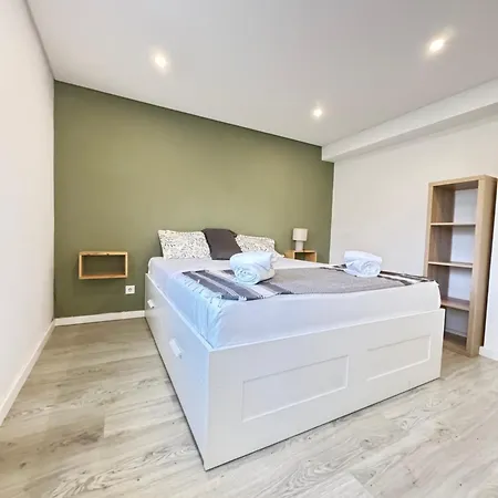 Alloggio in famiglia A With Ensuite Bathroom In A T2 At Olivais Lisbona