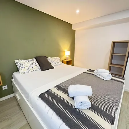 Alloggio in famiglia A With Ensuite Bathroom In A T2 At Olivais