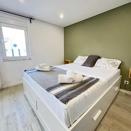 A With Ensuite Bathroom In A T2 At Olivais Alloggio in famiglia *